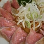 関内もつ肉店 - タン生