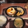 箸で食べるあつあつ鉄皿ハンバーグとカレーのお店