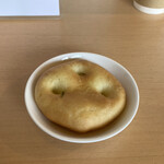 シャモニーモンブラン - お通しのミニフォカッチャ