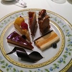 シェ・イノ - デザート。
      ワゴンサービスです。
      