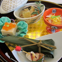 観山荘別館 - 胡麻豆腐・サーモン笹寿司・のし梅・紅白小鯛なます