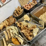 讃岐うどん がもう - 豊富な揚げ物たち