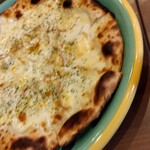 肉と石釜ピザのイタリアン Pizzacozou - 4種チーズのフォルマッジ