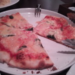 PASTA＆PIZZA LaPACE - マルゲリータ・ピザ。思いっきり食べかけでごめんなさい。