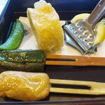 梅の花 - 湯葉巻きを揚げたのと生麩田楽