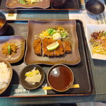 ろまんす亭 - とんかつ定食