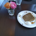 ラ ビストリア - エスプレッソのシフォンケーキ    お花。