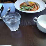 ラ ビストリア - たっぷり野菜とベーコンのトマトソース  リングイネ