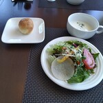 ラ ビストリア - サラダ    ジャガイモのポタージュ   ミルクパン