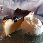 カフェ ラ・ボエム - バスクチーズケーキ