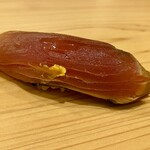 鮨 かわしま - 鰹は、いなか醤油の漬けでキリッとした味わい