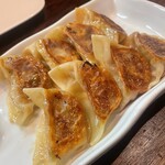 台湾料理　琥珀 - 焼き餃子！　520円。