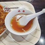 味楽 - 旨い”中華スープ”が付いてくるのも嬉しい。