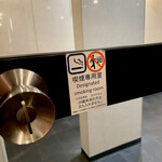 きくの商店 - 入口付近の喫煙ルーム