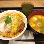 松屋 瀬谷店 - ロースカツ丼大盛り＋みそ汁を豚汁にチェンジ