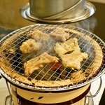 激旨ホルモン魂 - 2014.8 炭火の七輪で焼きます（焼いているのはギャラとシマショウ）