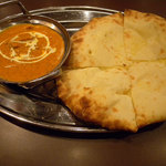 インド・ネパール料理 FULBARI - バターチキンとチーズナン