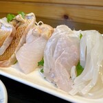 新兵衛 - ・花鯛 炙り
      ・皮はぎ 肝付
      ・おうもんはた
      ・麦イカ