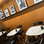 ブルガリ イル・カフェ - 店内は落ち着いた大人の空間です