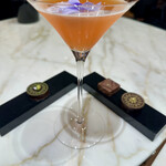 ブルガリ イル・カフェ 阪急うめだ本店 - シグネチャーカクテルのブルガリブルガリと愛すべき、チョコレートたちです❤️カクテル1600円とてもお得な感じがしました。^_^