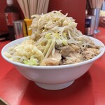 ラーメン二郎 - 小豚野菜からめニンニク
