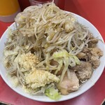 ラーメン二郎 - 小豚野菜からめニンニク