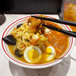 蒙古タンメン中本 - 「冷し味噌ラーメン」の肉が載っています