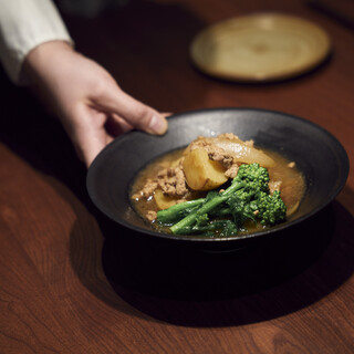 調味料から手づくりで仕込んだ、家庭料理