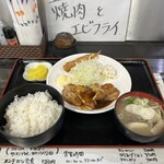 志摩 - 本日のランチ(焼肉とエビフライ)