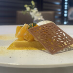 リストランテKubotsu - ココアのクッキー、ノルマーディの酪農家のフロマージュブランアイスクリーム、岸田果樹園の不知火とシブースト、新生姜のクリーム、キャラメリーゼ、イタリアンパセリ乗せ