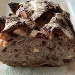 スーリープー - 【カンパーニュクルミ】酸味も感じるハード系のパン