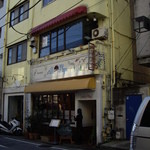 ア・ラ・プラージュ - A la Plage（熱海）：渚町に立つ店構え