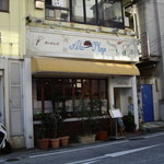 ア・ラ・プラージュ - カジュアルな食堂を想わせる外観