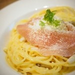 ブランカフェ - 生ハムとキノコのクリームパスタ！温泉卵はサプライズ！