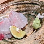 鮨 近藤 - 北海道産のヒラメと、どこか産のシマアジwwwヒラメの淡白ながらも上品で独特な食感が最高です♪