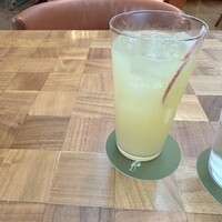ザ タヴァン グリル＆ラウンジ - 