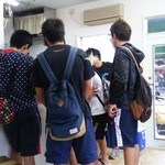 やみつきクレープ ヒロシ - 店内は学生さん達でいっぱいです。次から次にやって来て、大賑わいです