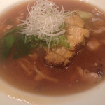 遊食屋 わらべえ - あわびのオイスターソース。あわびはさすがに小さめですが柔らかくソースは軽く飲み干せるほど美味。