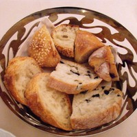 クチーナ ヒラタ - パンがいろいろ。