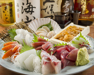 Katsugyo Shunsai Kushiyaki Tokoro Torimasa - 刺身の盛り合わせ一例です。光り物や貝類等お好みがあればお伝えください。
