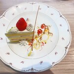 ボワ・トスカーナ - イチゴのショートケーキ、こちらは薔薇の絵