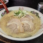 一輝亭 - 大盛ラーメン　チャーシュー3枚　ニンニク入り