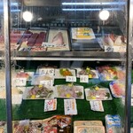 おさしみの店 魚七 - 冷蔵ケース真ん中