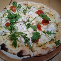 Osteria UVA RARA 横浜 - 白身魚のピザ