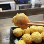 たこちゃん - フワフワなので箸で持つとむぎゅーってなります
