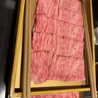 しゃぶ禅 六本木店 - サーロイン。脂多すぎな気がしますが、クドくなく、とろけるような繊細な美味しさ。やはり一番美味い。