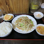 中華居酒屋 新雅 - 野菜と肉炒め 500円　ランチメニュー