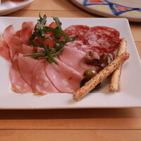 生ハム　サルーミの盛り合わせ　アフェッタートミスト