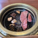 焼肉 壱番館 - 焼き焼き❗️