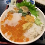 味の店 いわし - 即席の鮑・ウニ・イクラの三色丼で〆